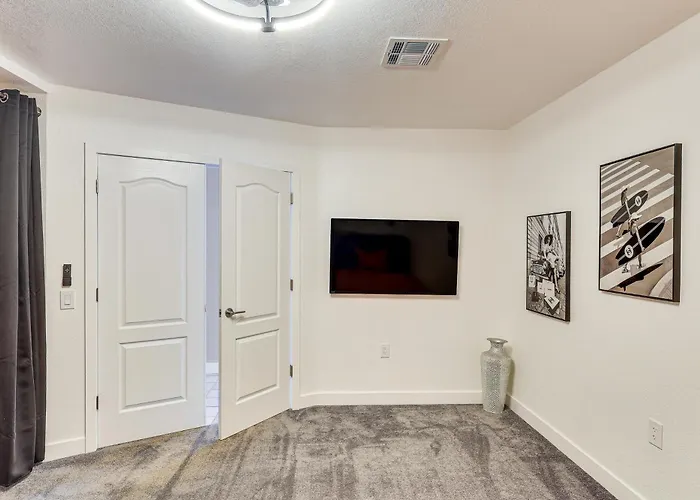 Queensbay Resort: Walk To Bridge, Village & Ferry Holiday home Lake Havasu City
