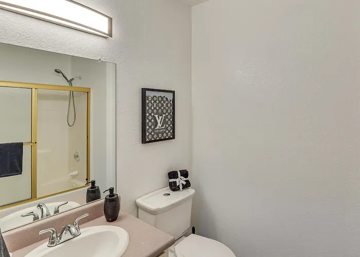 Queensbay Resort: Walk To Bridge, Village & Ferry Holiday home Lake Havasu City